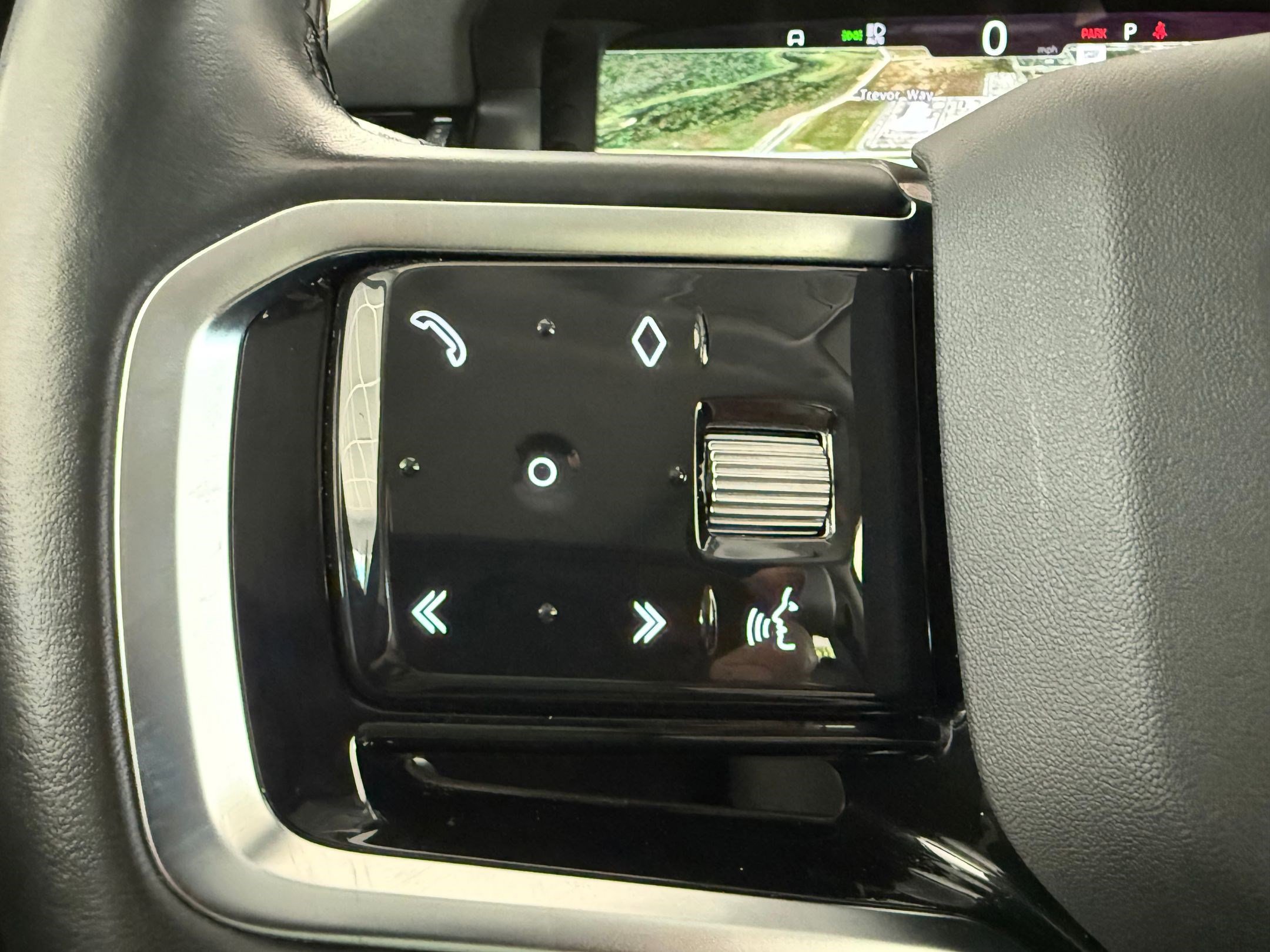 Used 2022 Land Rover Range Rover Evoque SE image 16