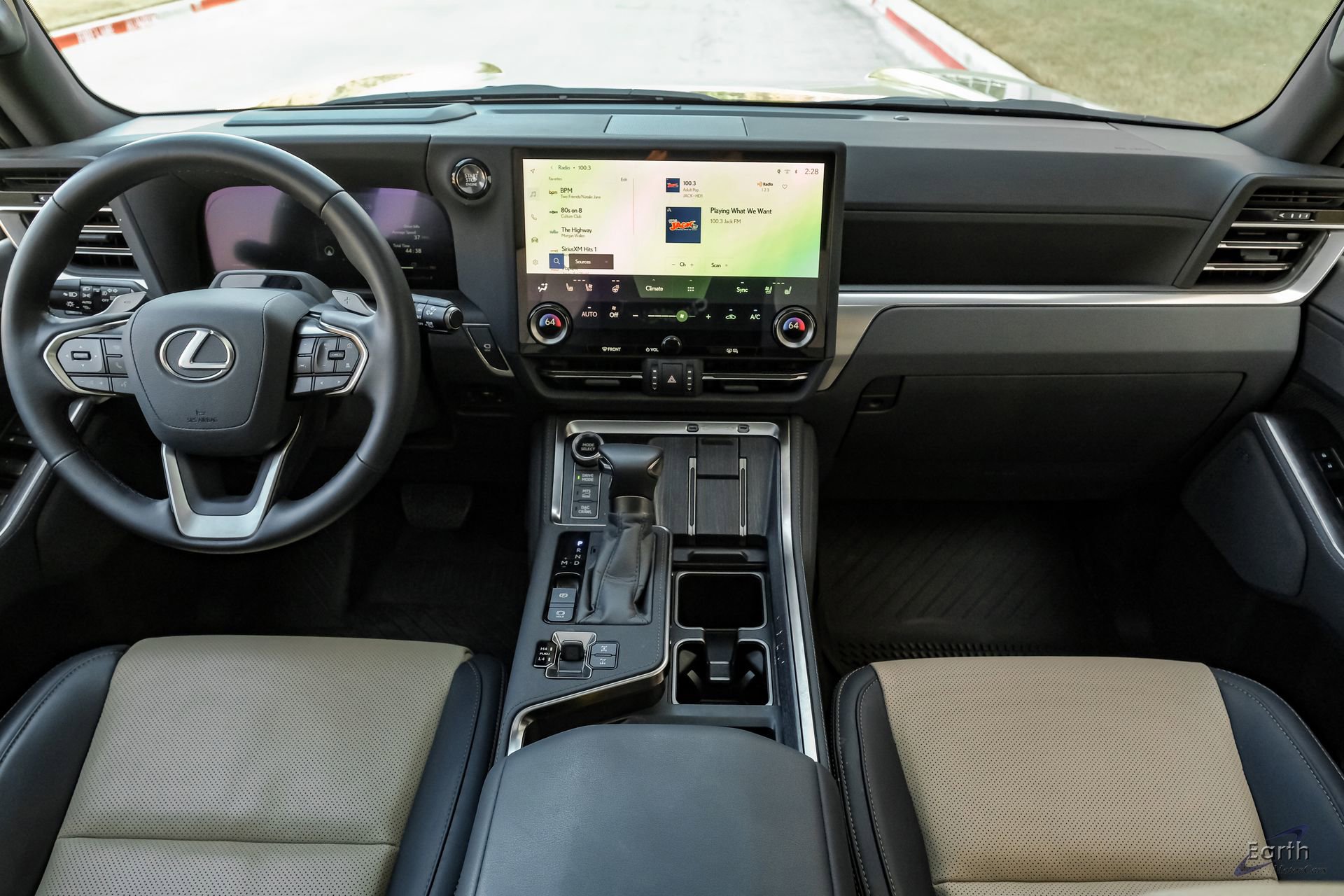 Used 2025 Lexus GX 550 w/ Accessory Package (CT) image 36