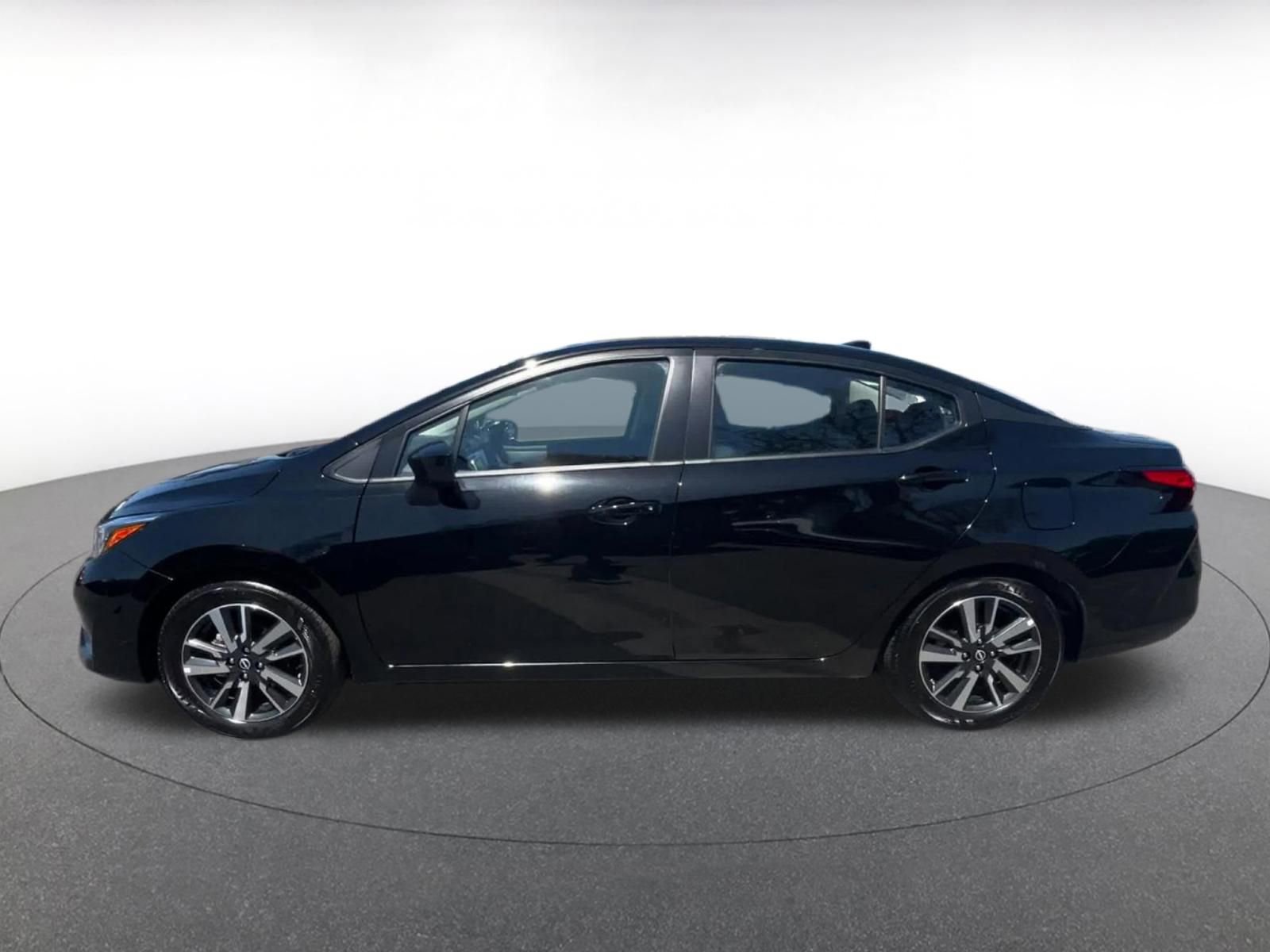 Used 2025 Nissan Versa SV FWD image 9