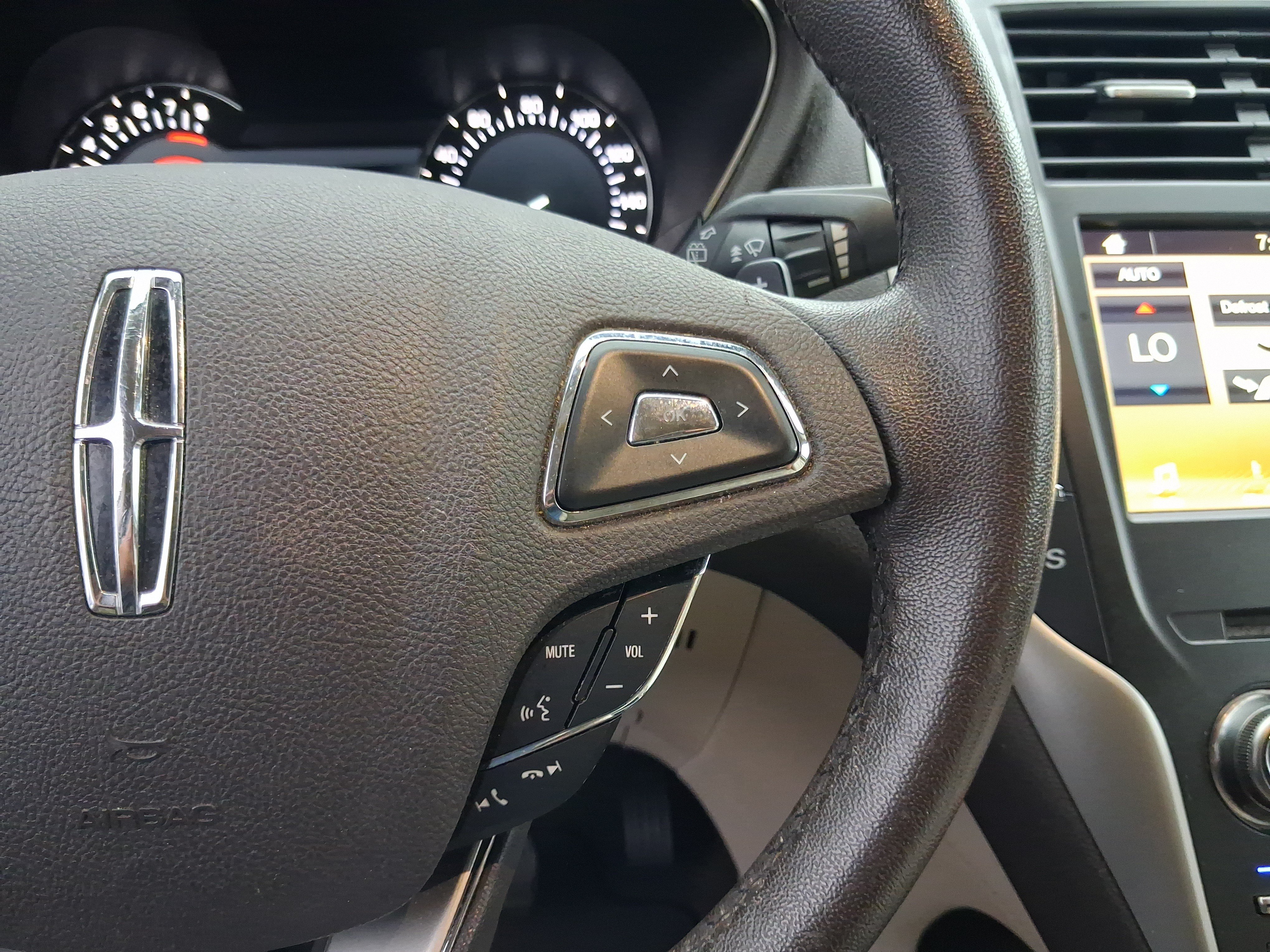 Used 2019 Lincoln MKC Premiere FWD image 18
