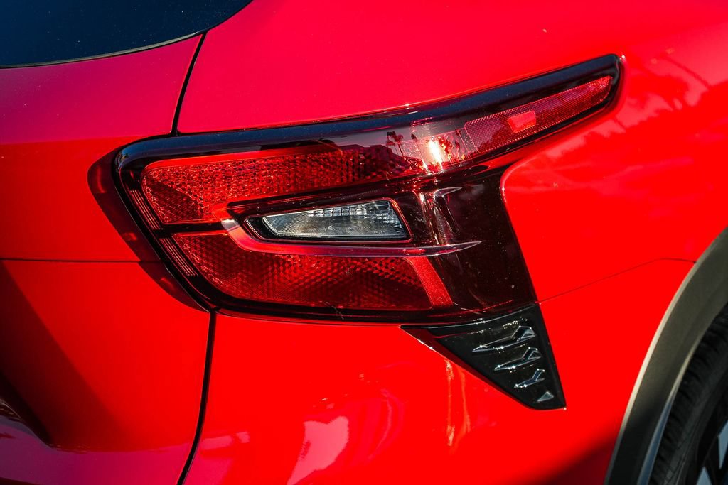New 2026 Chevrolet Trax RS w/ Sunroof Package FWD image 7