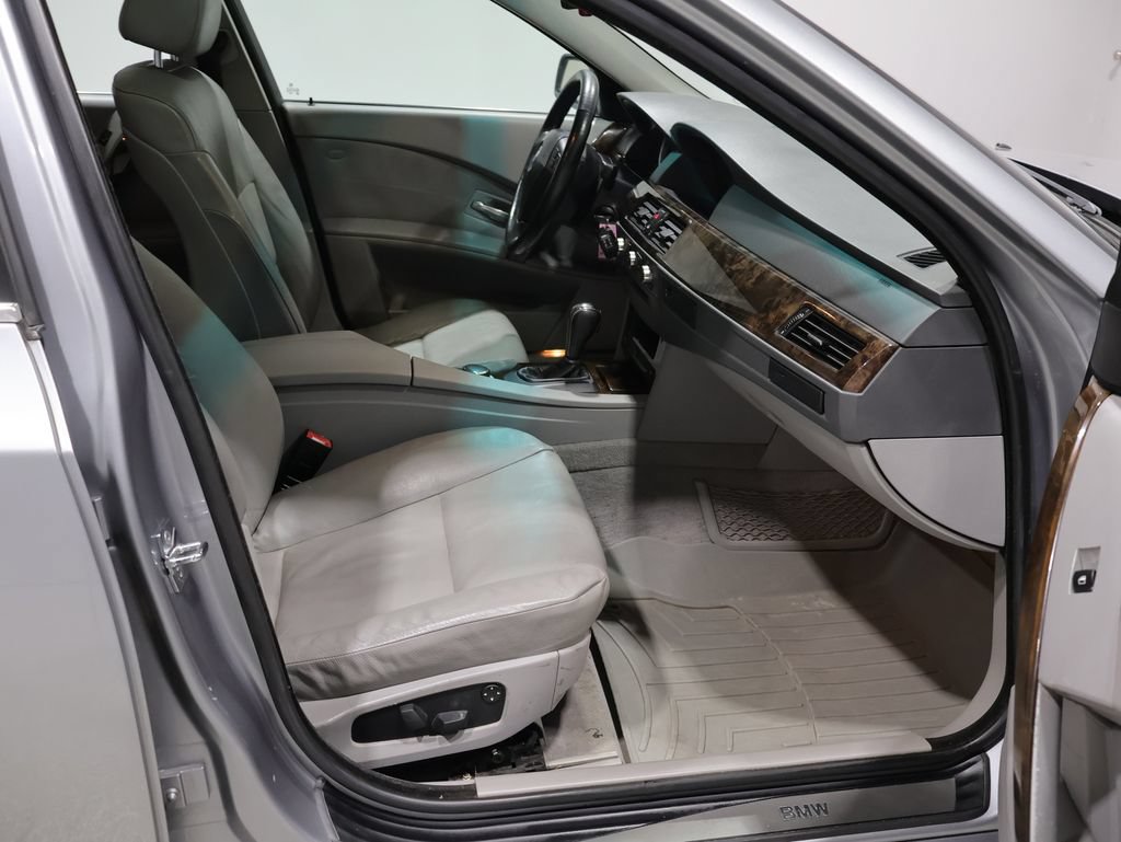 Used 2006 BMW 530xi Sedan AWD/4WD image 12