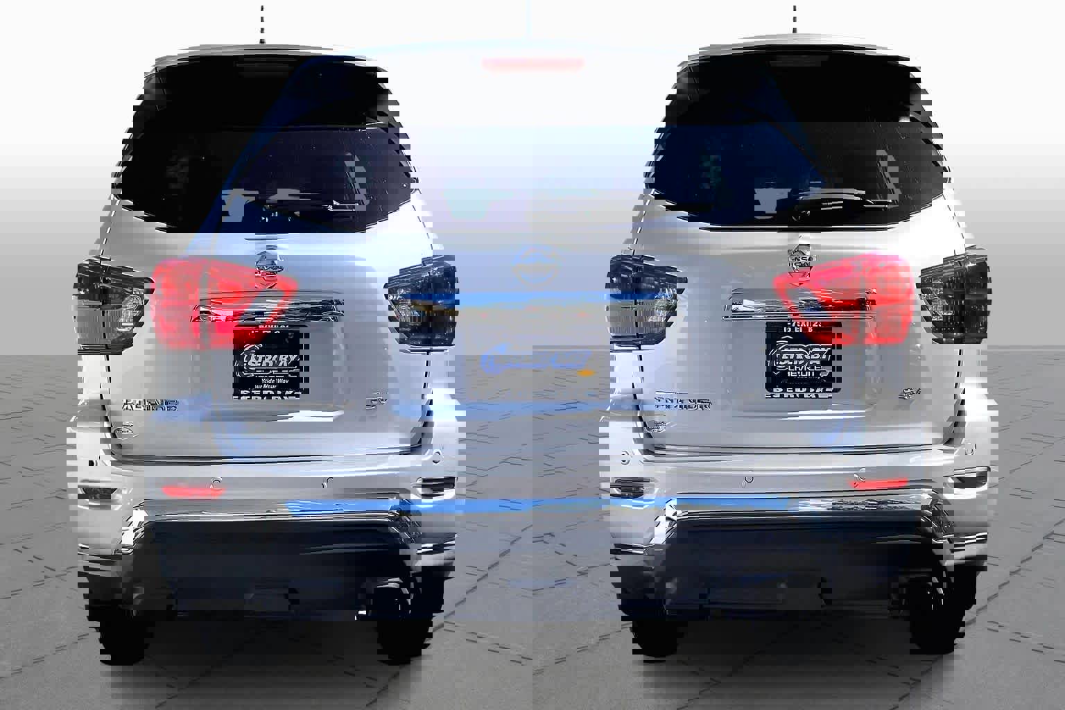 Used 2018 Nissan Pathfinder SV image 5