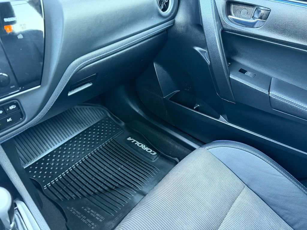 Used 2017 Toyota Corolla SE w/ SE Premium Package image 24