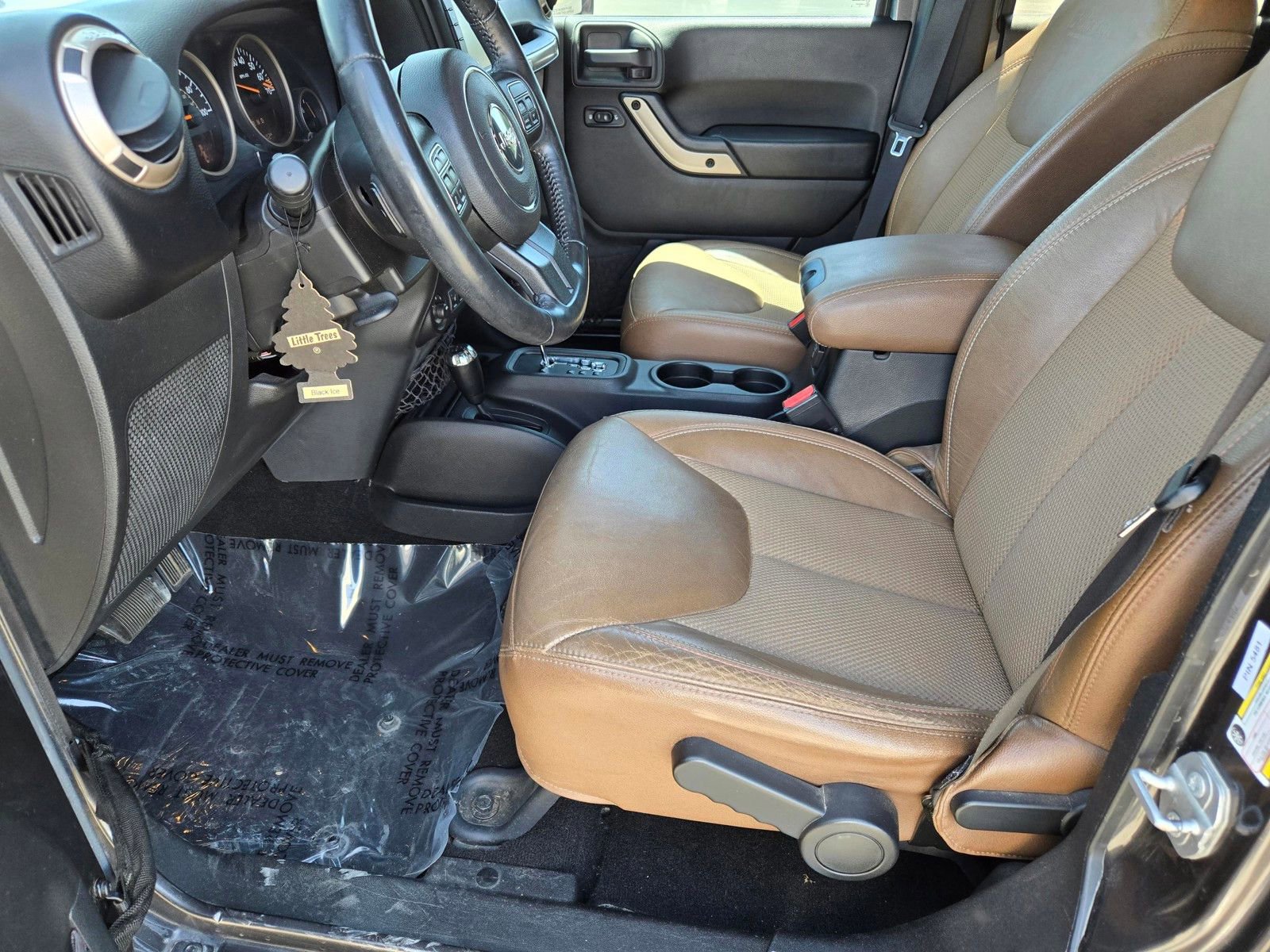 Used 2017 Jeep Wrangler Unlimited Sahara AWD/4WD image 15