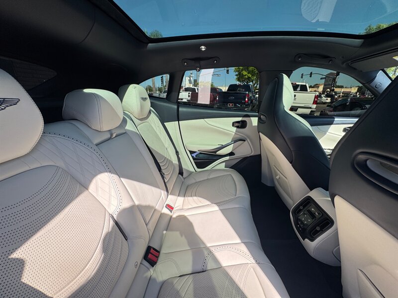 Used 2022 Aston Martin DBX AWD/4WD image 54