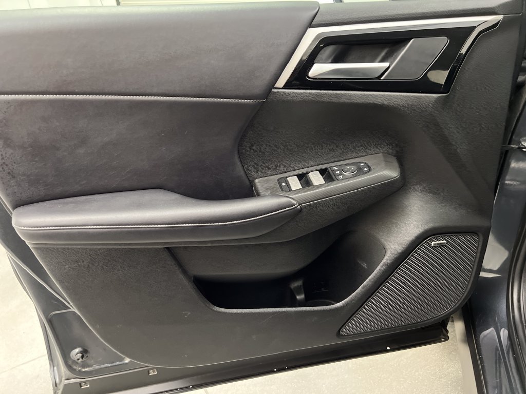Used 2025 Mitsubishi Outlander SE AWD/4WD image 14
