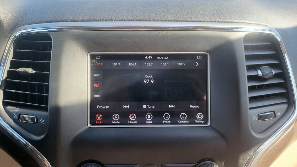 Used 2018 Jeep Grand Cherokee Laredo AWD/4WD image 32