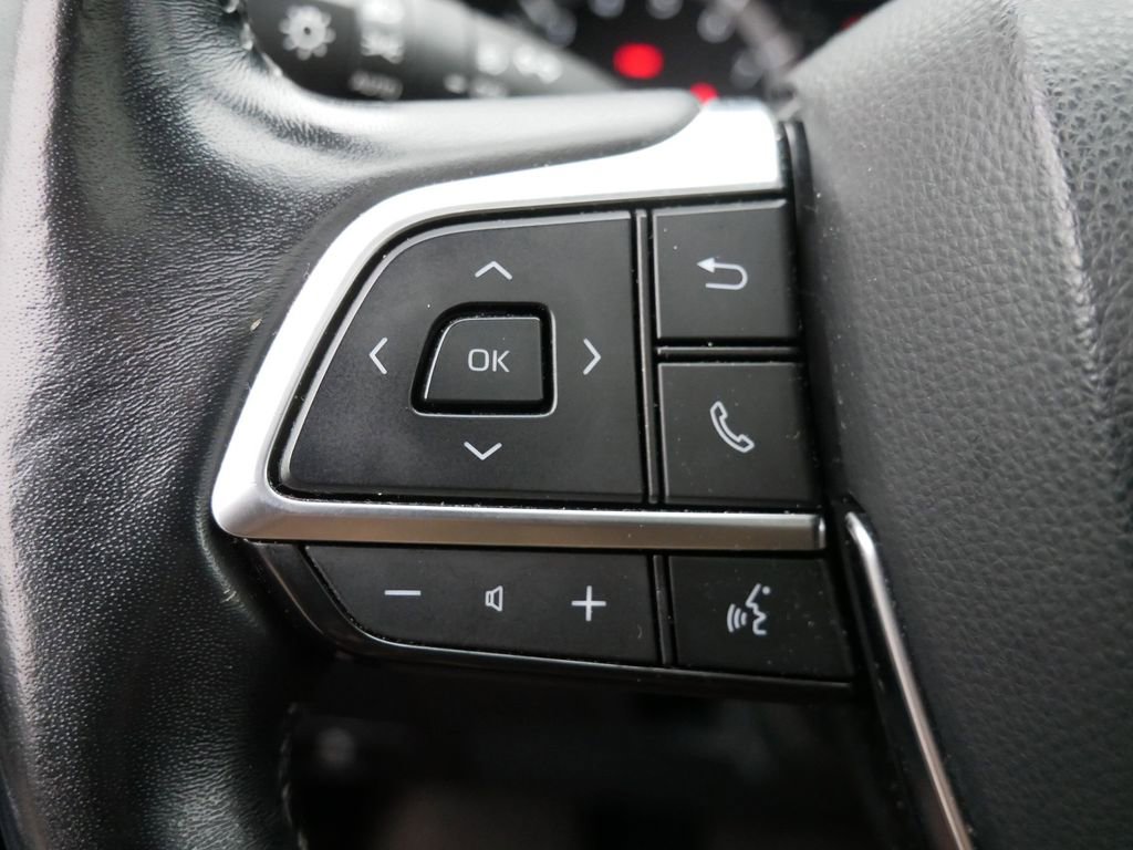 Used 2021 Toyota Highlander XLE image 40