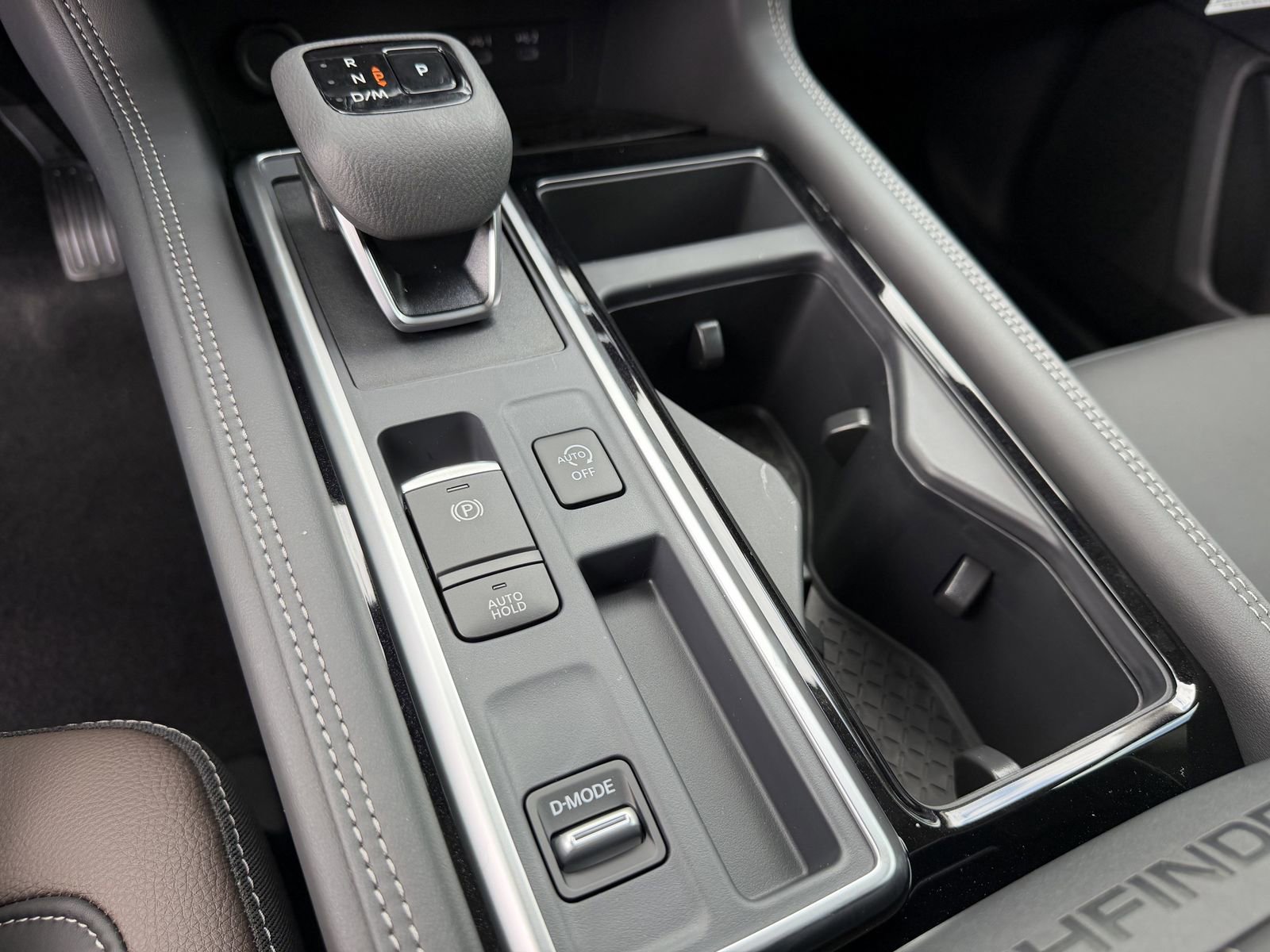 New 2026 Nissan Pathfinder Platinum w/ Accent Package FWD image 14