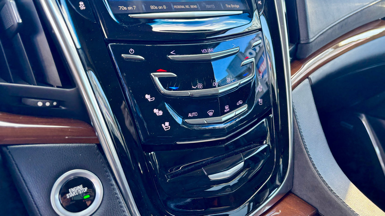 Used 2017 Cadillac Escalade Luxury image 24