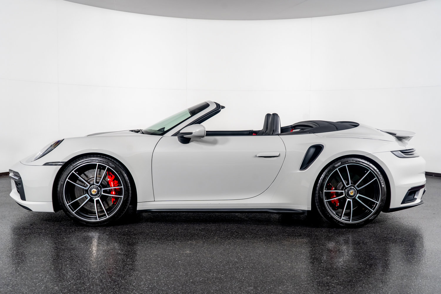 Used 2022 Porsche 911 Turbo image 16