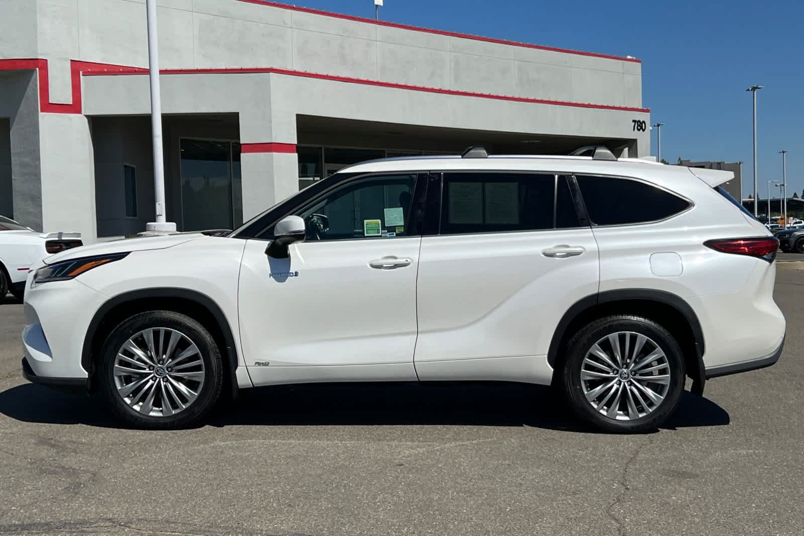 Used 2021 Toyota Highlander Platinum AWD/4WD image 9