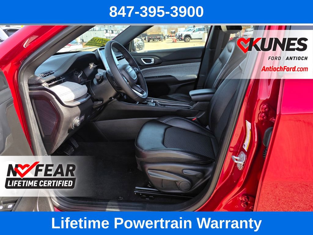 Used 2025 Jeep Compass Latitude image 17