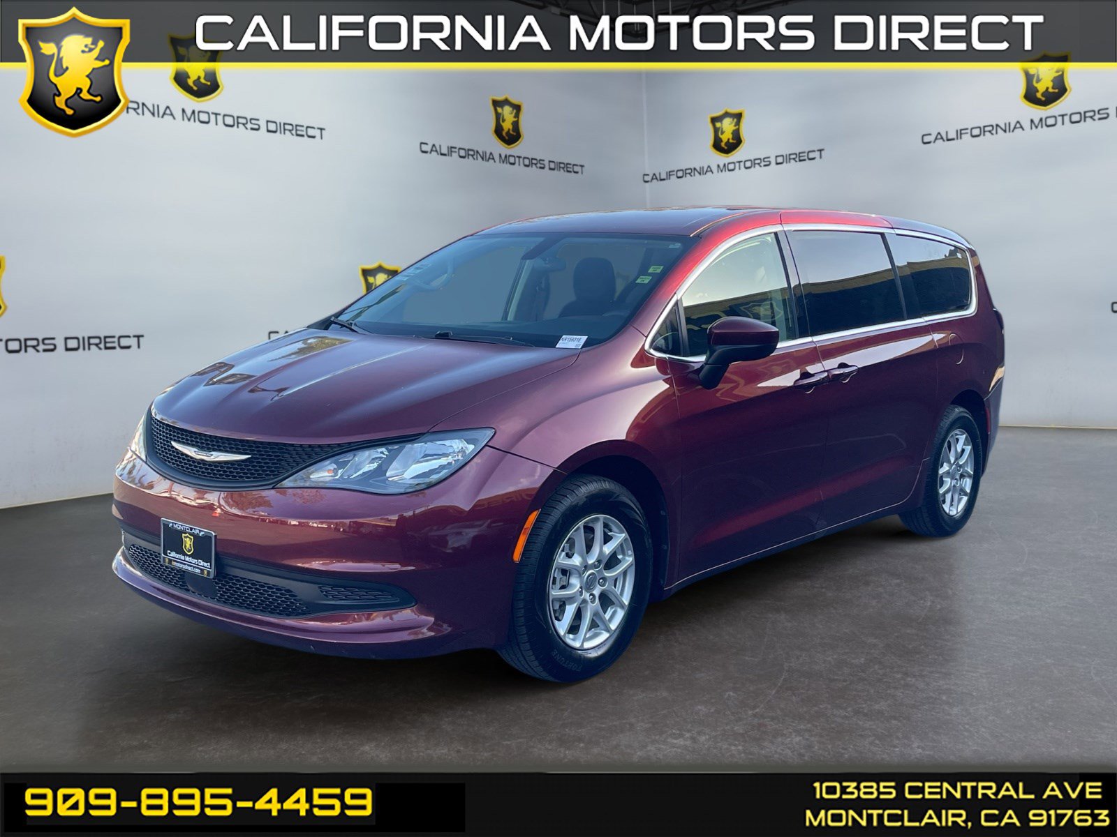 Used 2022 Chrysler Voyager LX image 1
