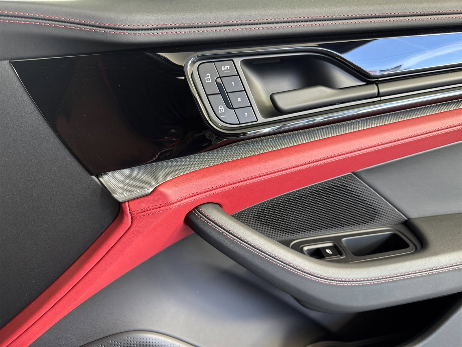 Certified 2025 Porsche Panamera image 19