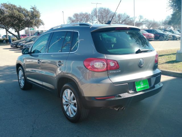 Used 2011 Volkswagen Tiguan SE image 9