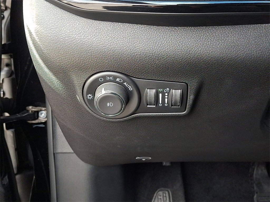 Used 2024 Jeep Compass Latitude w/ Convenience Group image 24