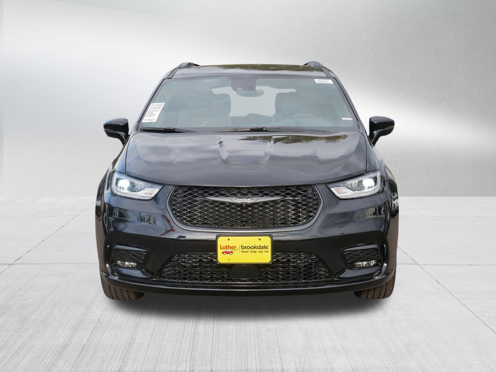 New 2026 Chrysler Pacifica Limited w/ S Appearance Package image 2
