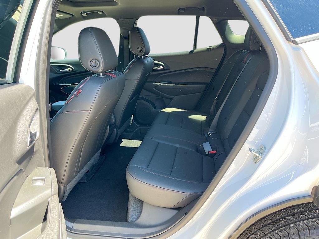 Used 2025 Chevrolet Trax RS w/ Sunroof Package image 24