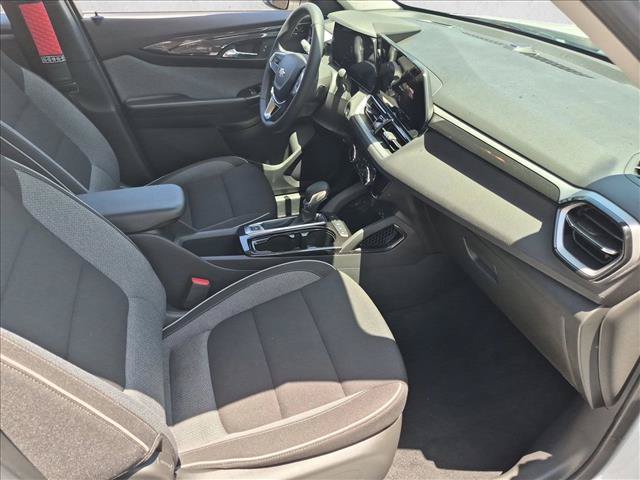 Used 2024 Chevrolet TrailBlazer LT w/ LT Cold Weather Package FWD image 19