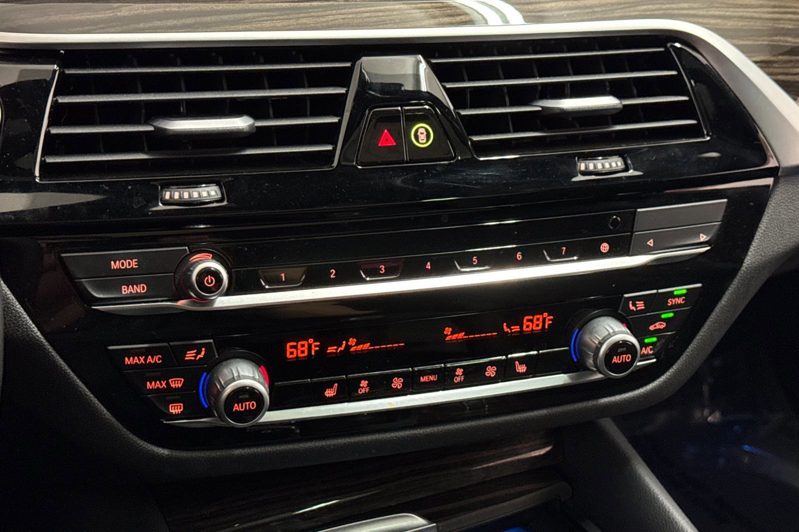 Used 2023 BMW 530e w/ Convenience Package image 25