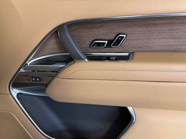 Used 2023 Land Rover Range Rover Autobiography AWD/4WD image 32