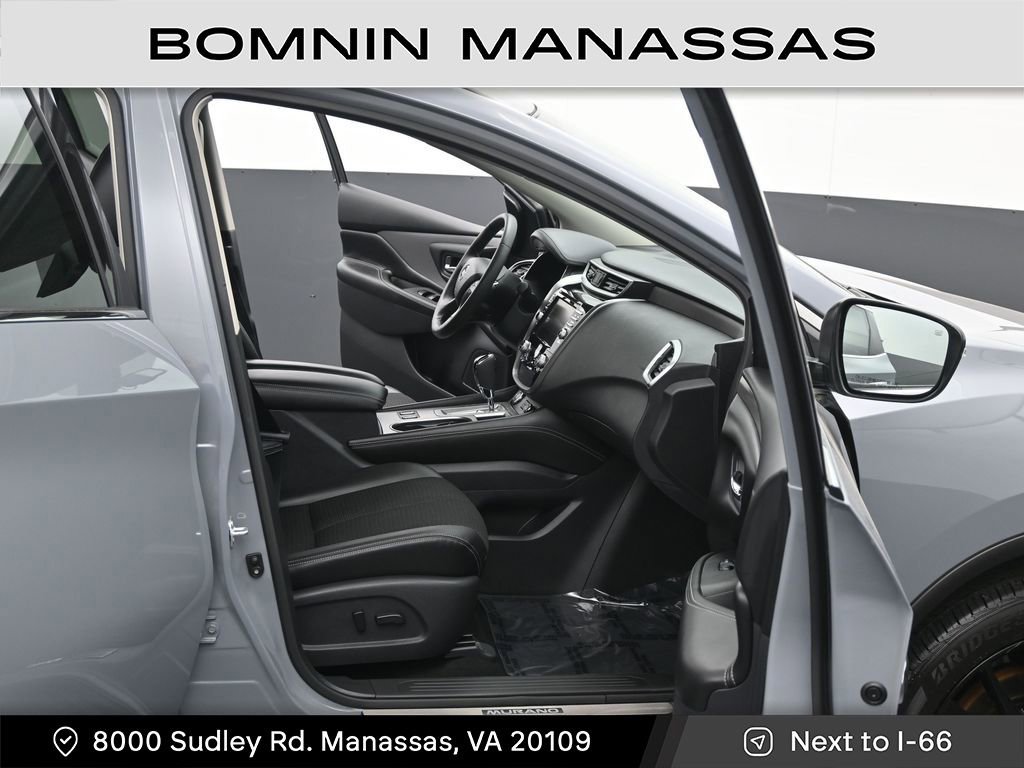 Used 2023 Nissan Murano SV w/ SV Midnight Edition Package image 9