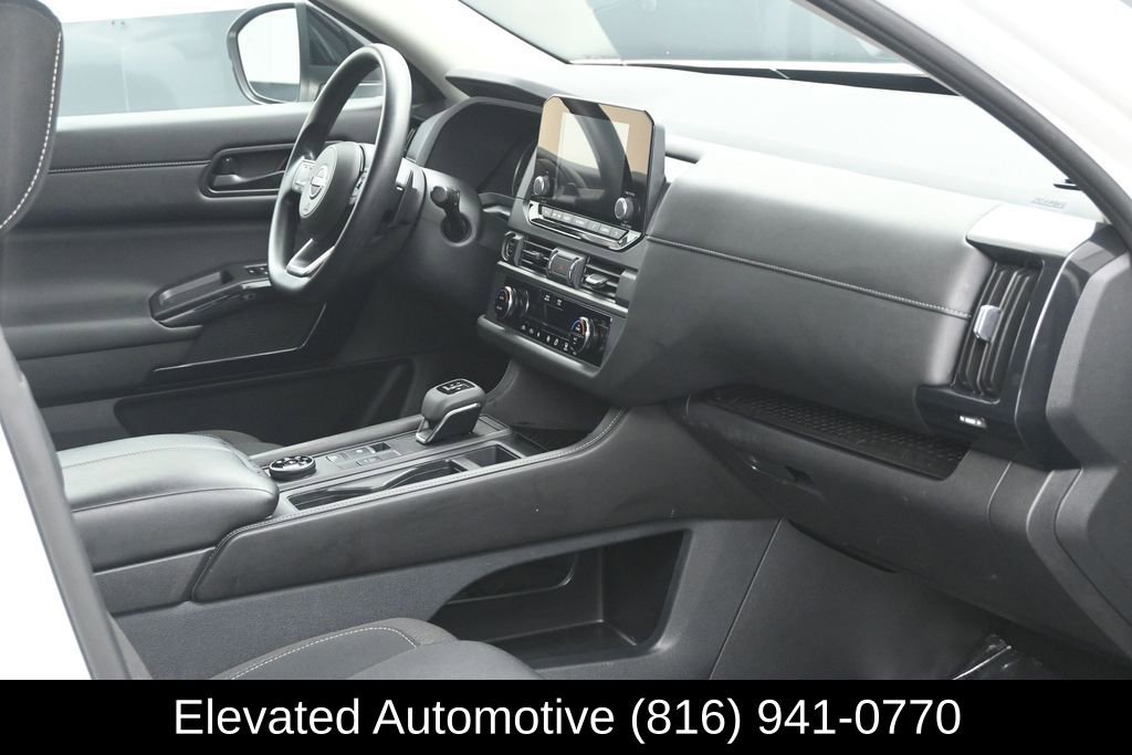 Used 2024 Nissan Pathfinder S AWD/4WD image 6