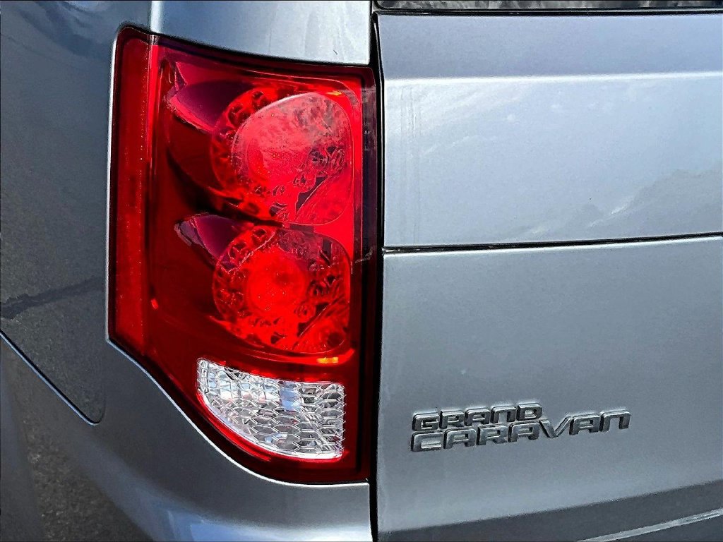 Used 2013 Dodge Grand Caravan Crew FWD image 25
