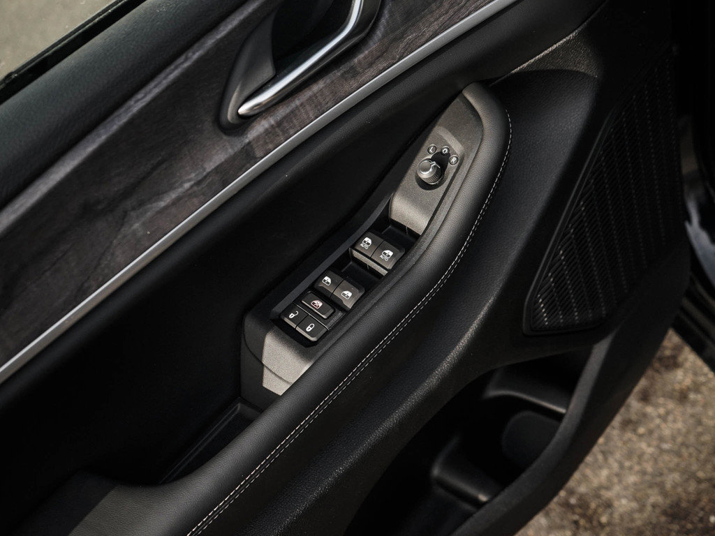 New 2025 Jeep Grand Cherokee Limited w/ Trailer Tow Package image 16