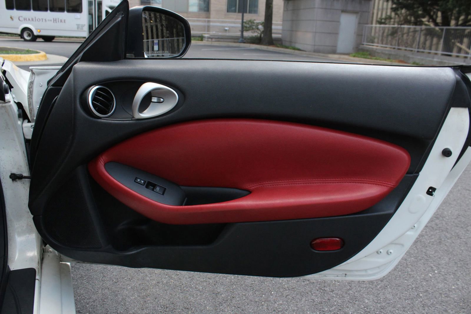 Used 2011 Nissan 370Z Coupe RWD image 20