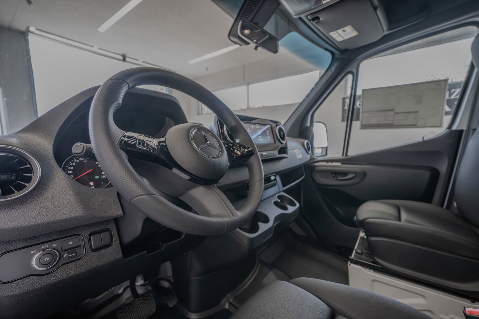 Used 2025 Mercedes-Benz Sprinter 2500 image 6