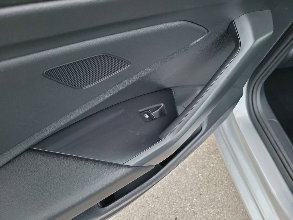 Certified 2022 Volkswagen Jetta SE image 12