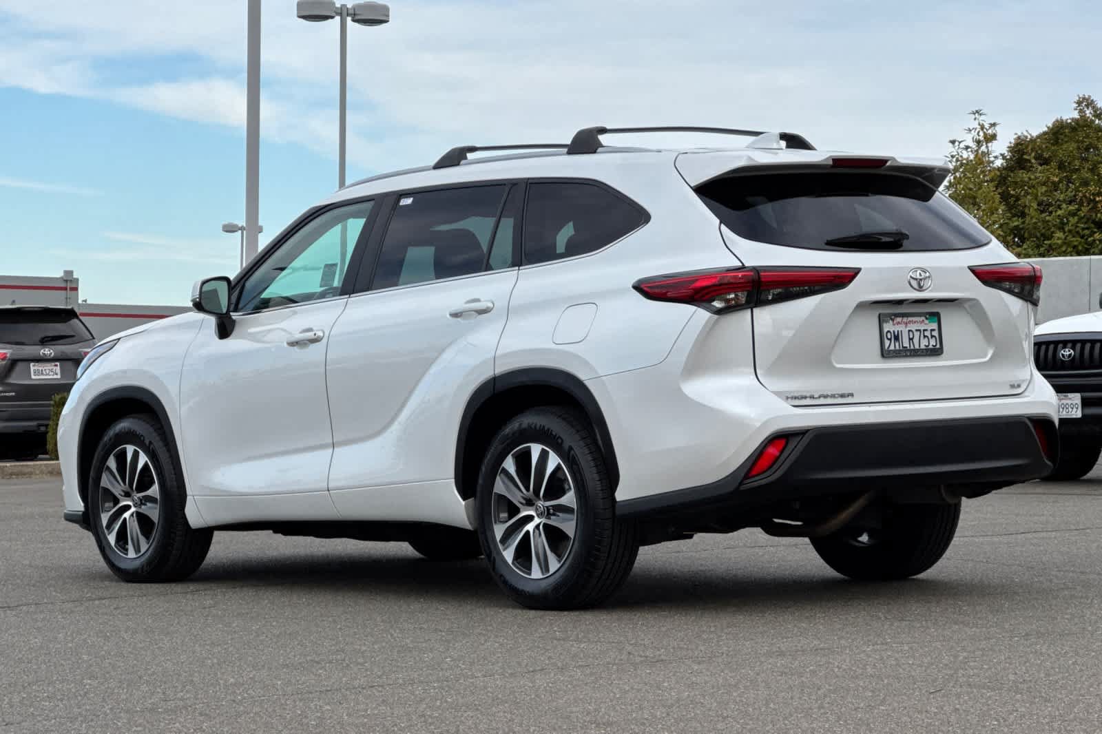 Used 2023 Toyota Highlander XLE FWD image 7