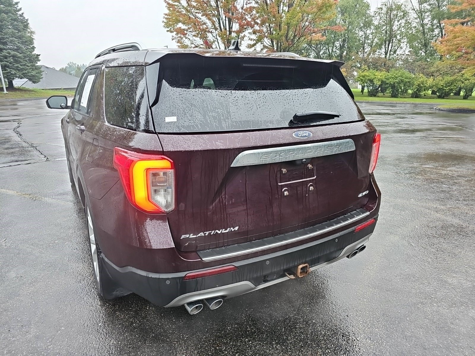 Used 2023 Ford Explorer Platinum w/ Technology Package AWD/4WD image 3
