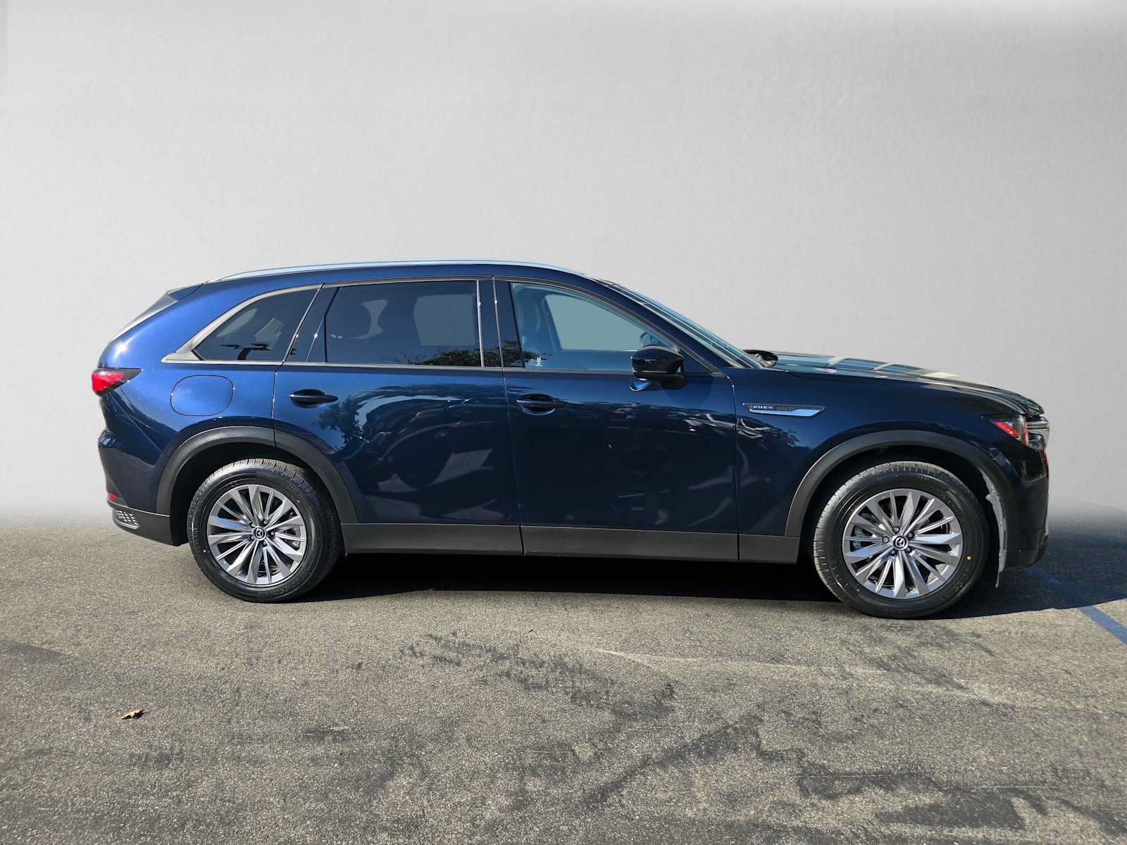 Used 2024 MAZDA CX-90 Plug-In Hybrid w/ Preferred AWD/4WD image 2