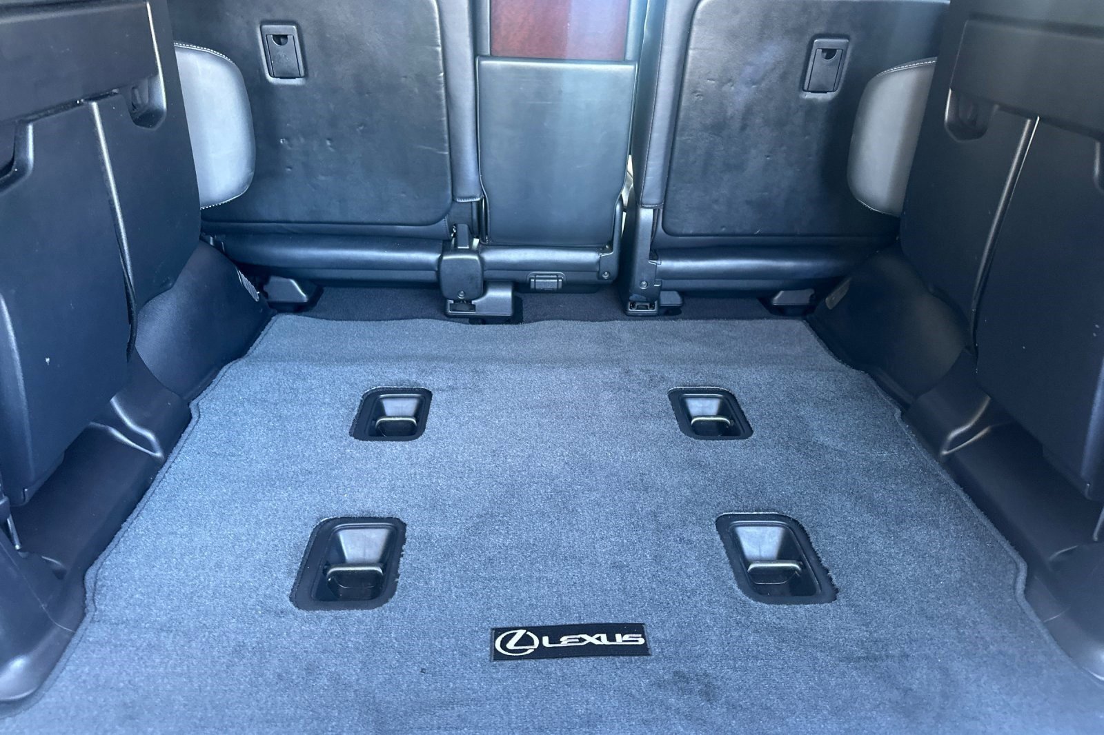 Used 2015 Lexus LX 570 4WD w/ Luxury Package image 19