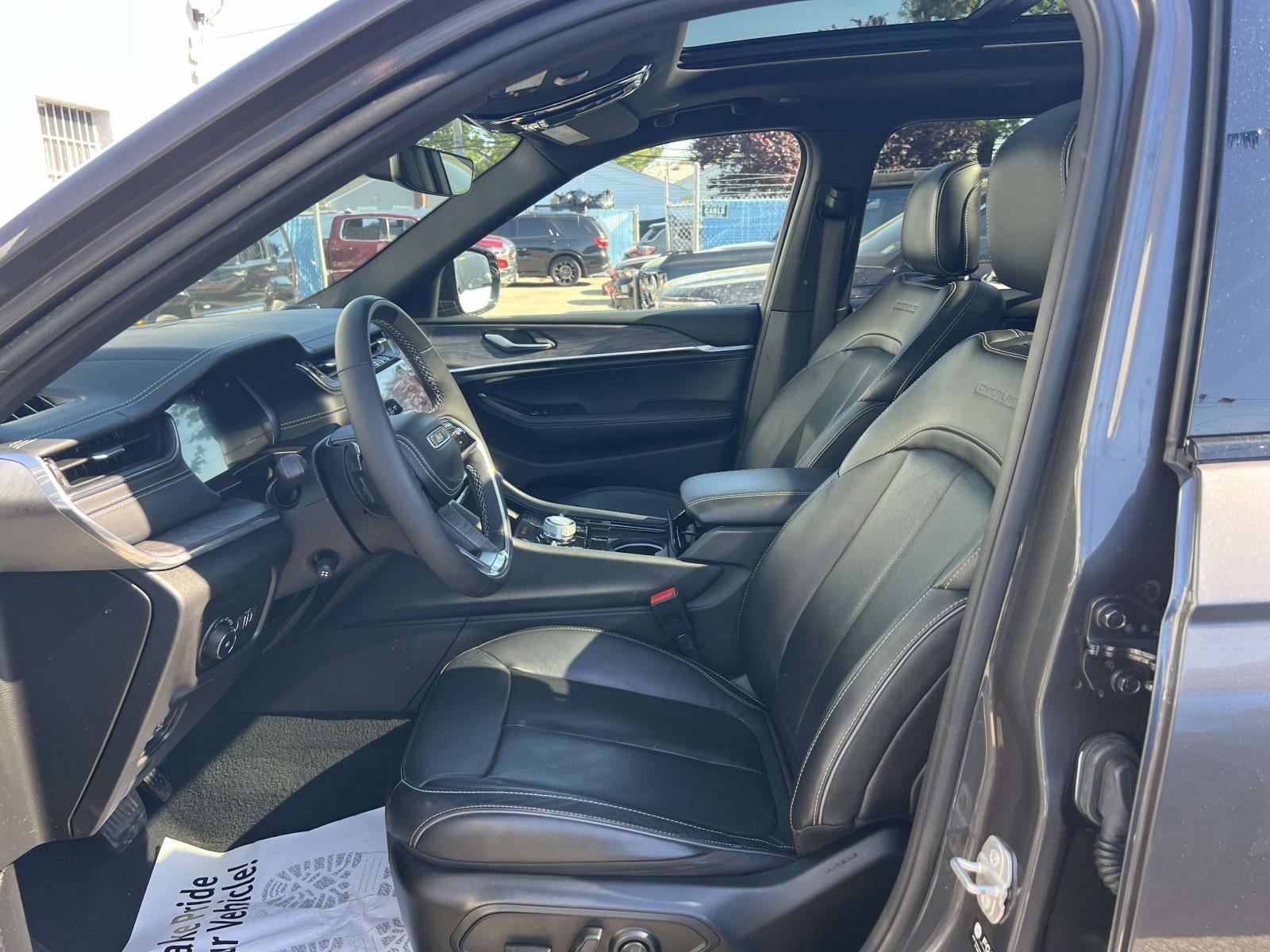 Used 2023 Jeep Grand Cherokee L Overland AWD/4WD image 14