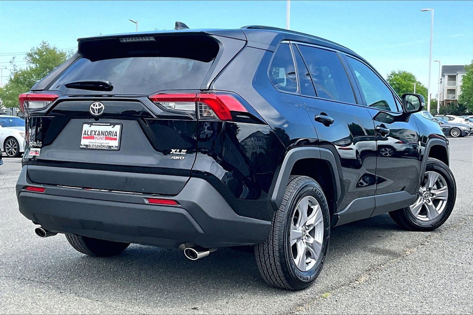 Used 2025 Toyota RAV4 XLE AWD/4WD image 12