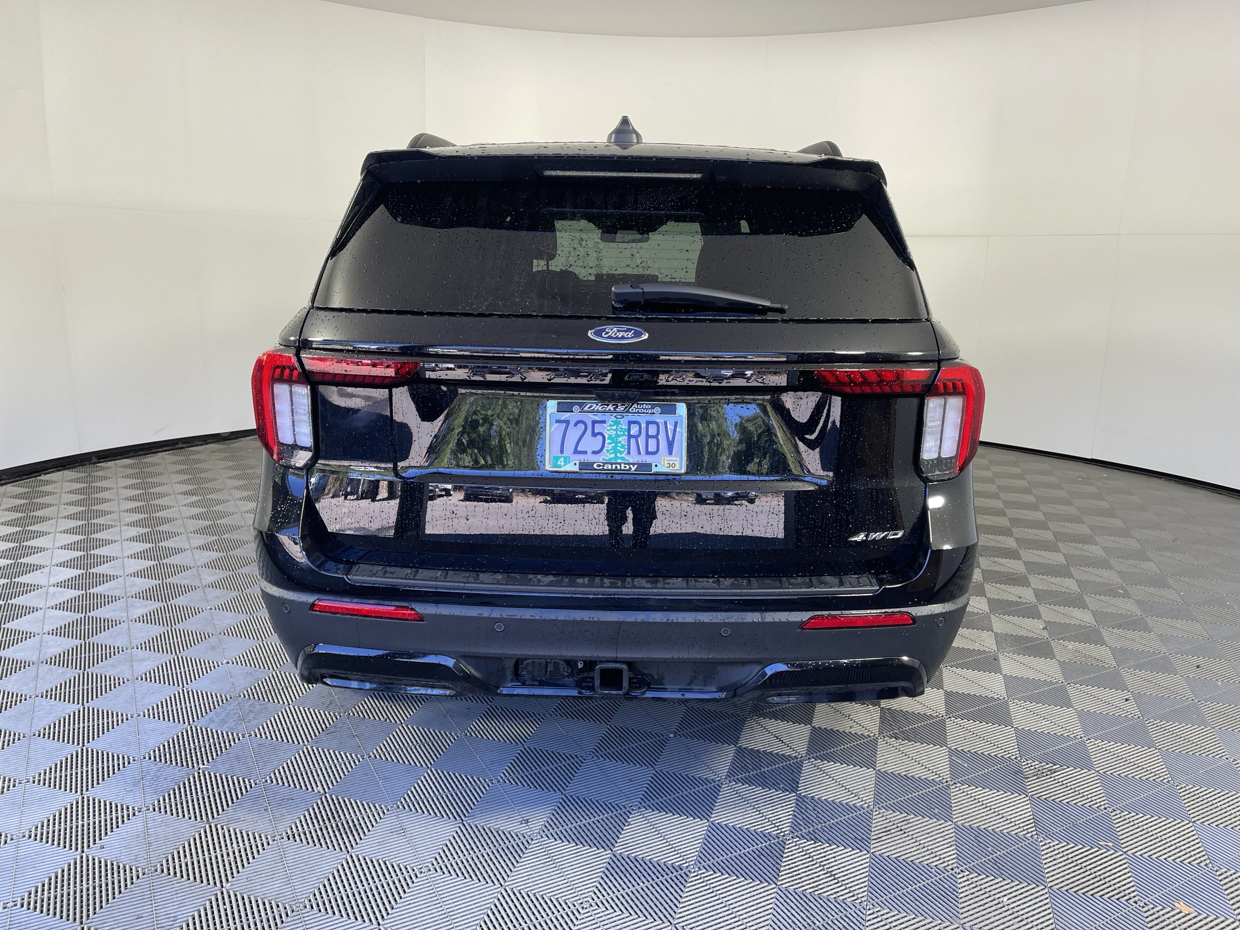 Used 2026 Ford Explorer ST-Line w/ ST-Line Street Pack AWD/4WD image 4