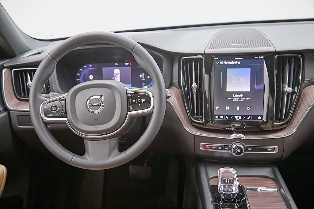 Certified 2023 Volvo XC60 B5 Ultimate w/ Protection Package Premier image 24