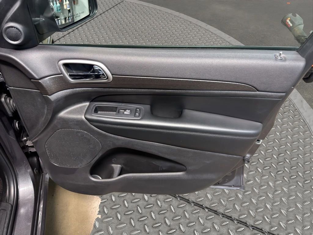 Used 2017 Jeep Grand Cherokee Altitude image 21