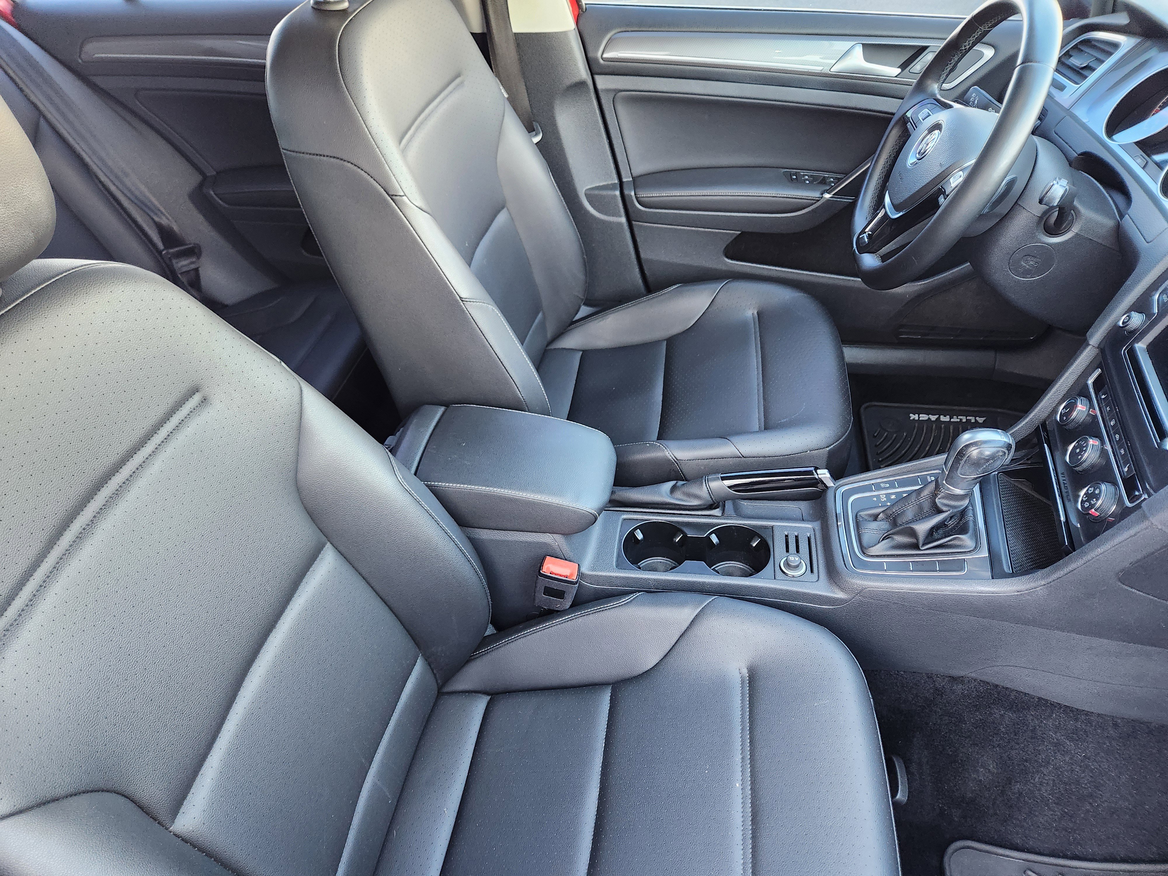 Used 2017 Volkswagen Golf Alltrack S image 28