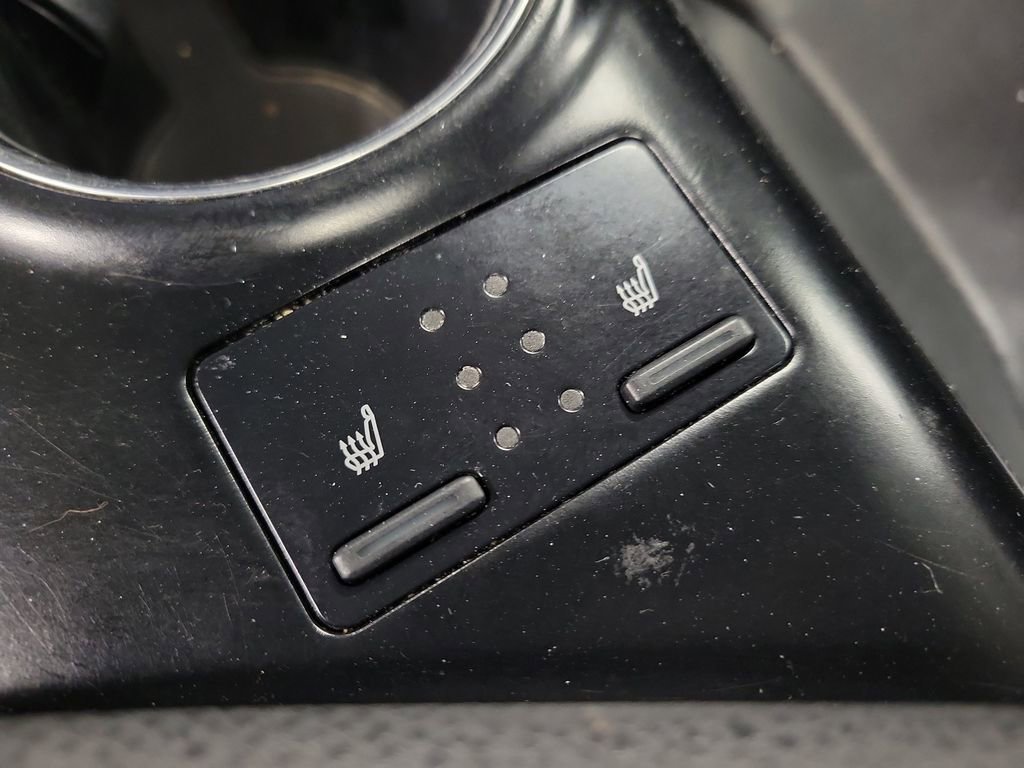 Used 2020 Toyota Camry XLE image 16