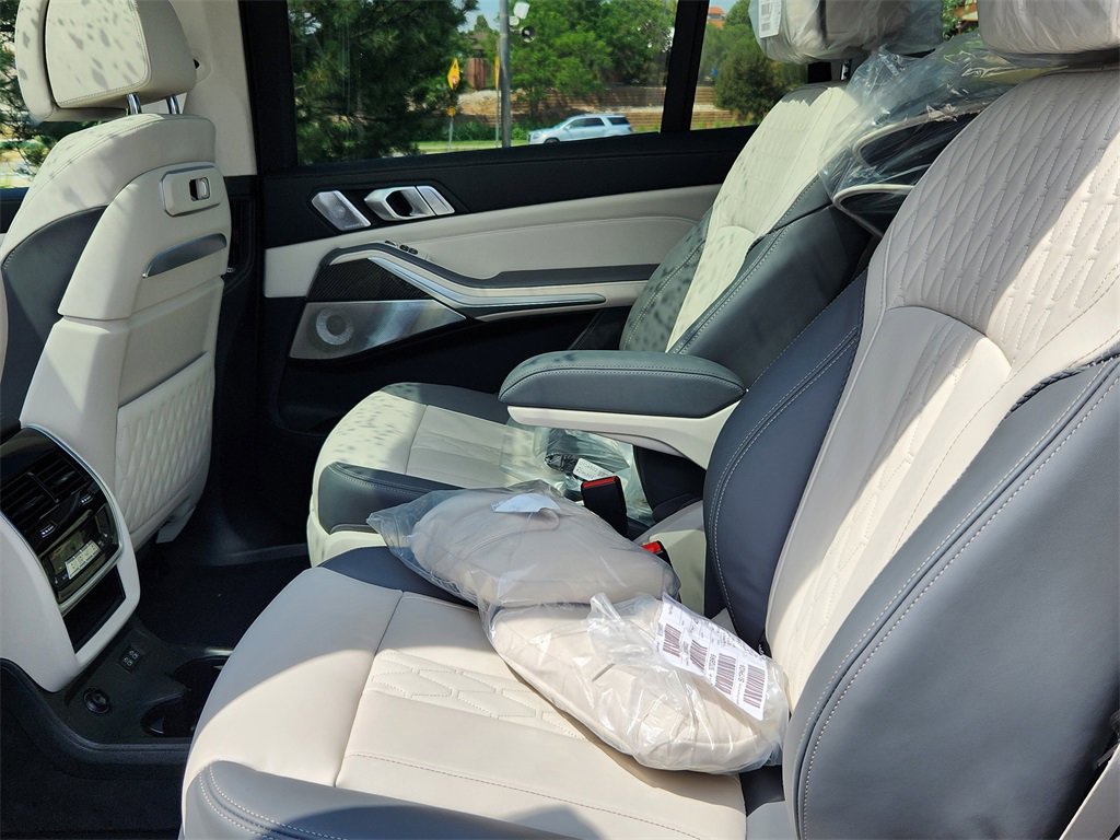 New 2026 BMW X7 M60i image 12