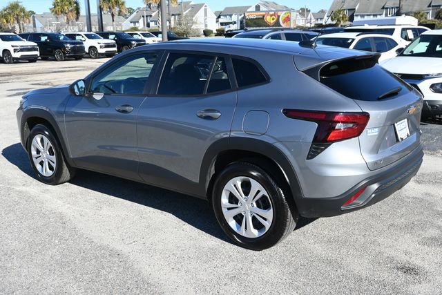 Used 2025 Chevrolet Trax LS image 3