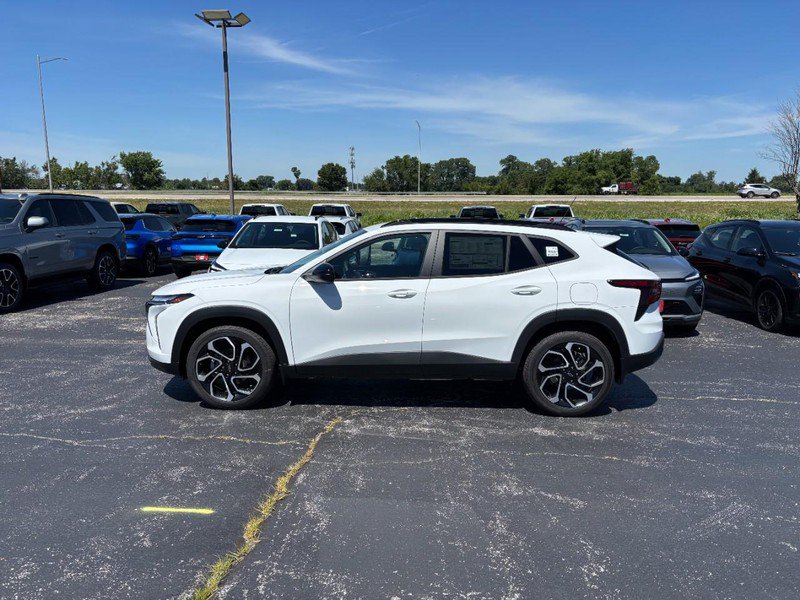New 2026 Chevrolet Trax RS w/ Sunroof Package FWD video 2