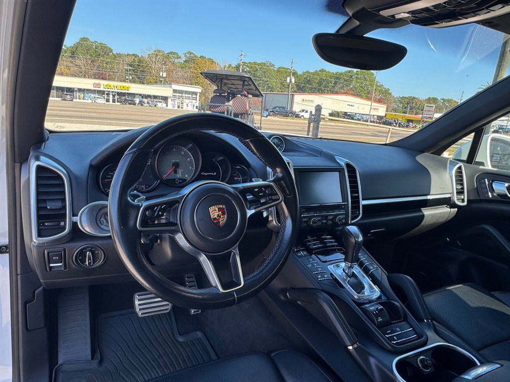 Used 2015 Porsche Cayenne S image 10