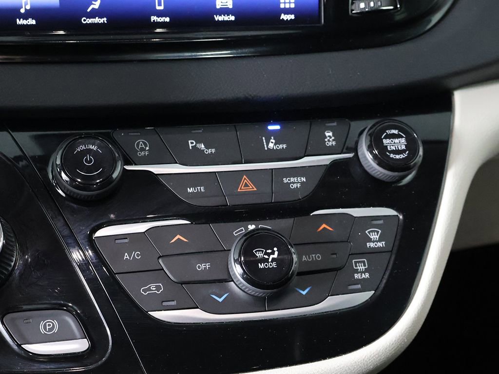 Used 2023 Chrysler Pacifica Touring-L FWD image 47